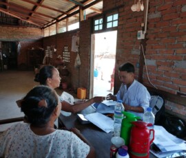 ၀မ်းတွင်းမြို့နယ် မြစ်သူငယ် ကျေးရွာတွင် ချေးငွေကောက်ခံသည့် အစည်းအဝေးဆောင်ရွက်နေခြင်း