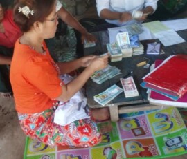 ၀မ်းတွင်းမြို့နယ် တောင်ဆည် ကျေးရွာတွင် ချေးငွေကောက်ခံသည့် အစည်းအဝေးဆောင်ရွက်နေခြင်း