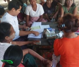 ၀မ်းတွင်းမြို့နယ် တောင်ဆည် ကျေးရွာတွင် ချေးငွေကောက်ခံသည့် အစည်းအဝေးဆောင်ရွက်နေခြင်း